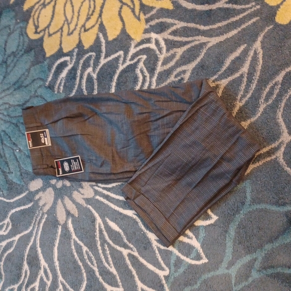 Travelsmart Roundtree Yorke Pleated Men's sz 40x32 Charcoal